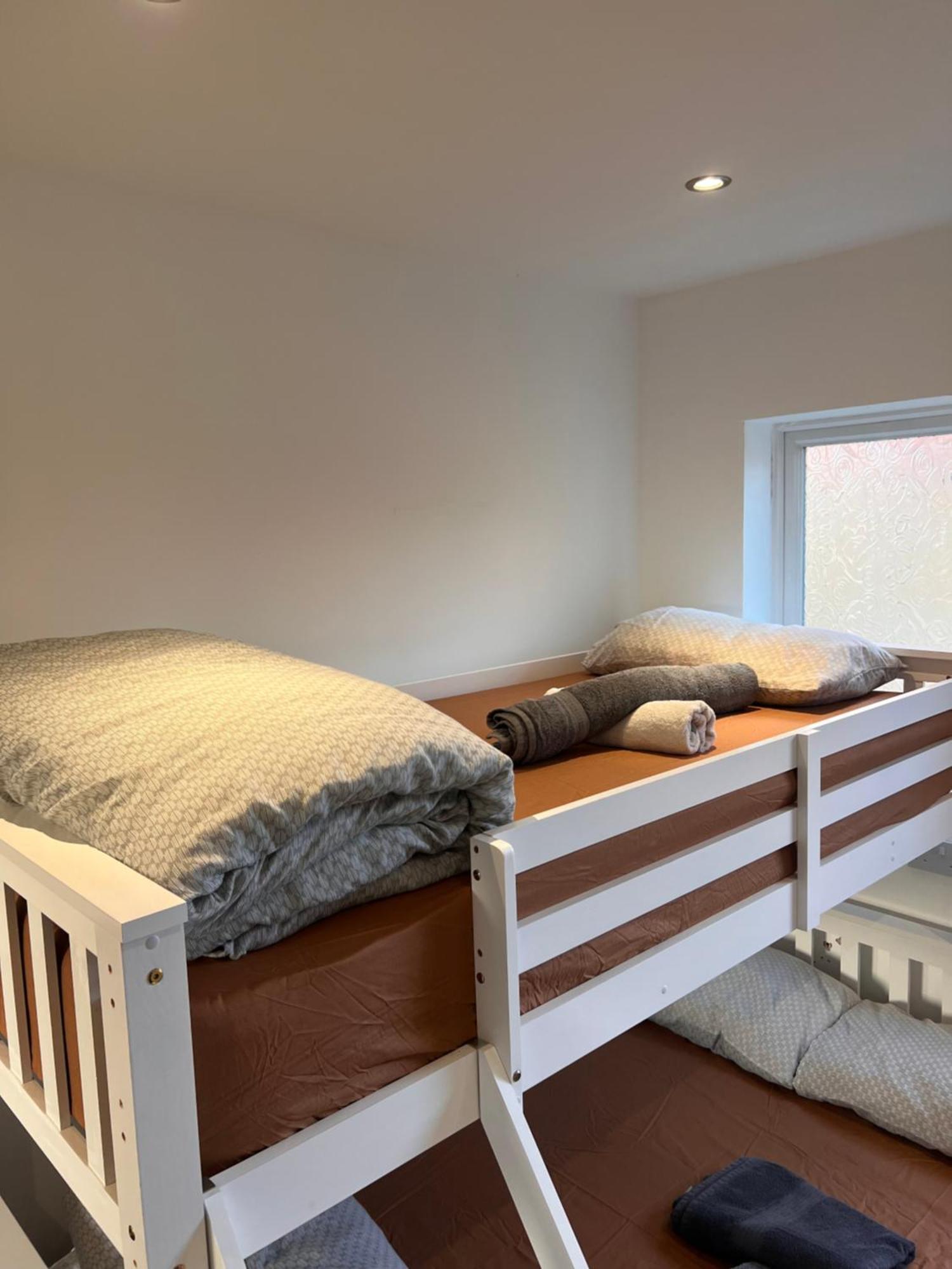 1 Bedroom & Bathroom Dorney Exterior photo