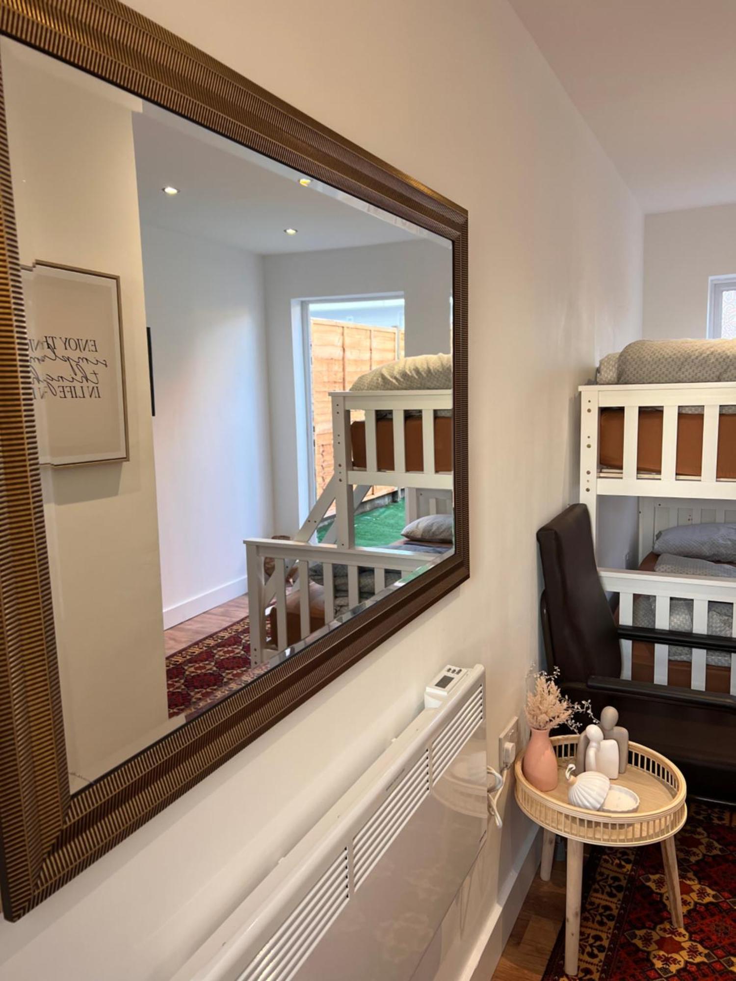 1 Bedroom & Bathroom Dorney Exterior photo