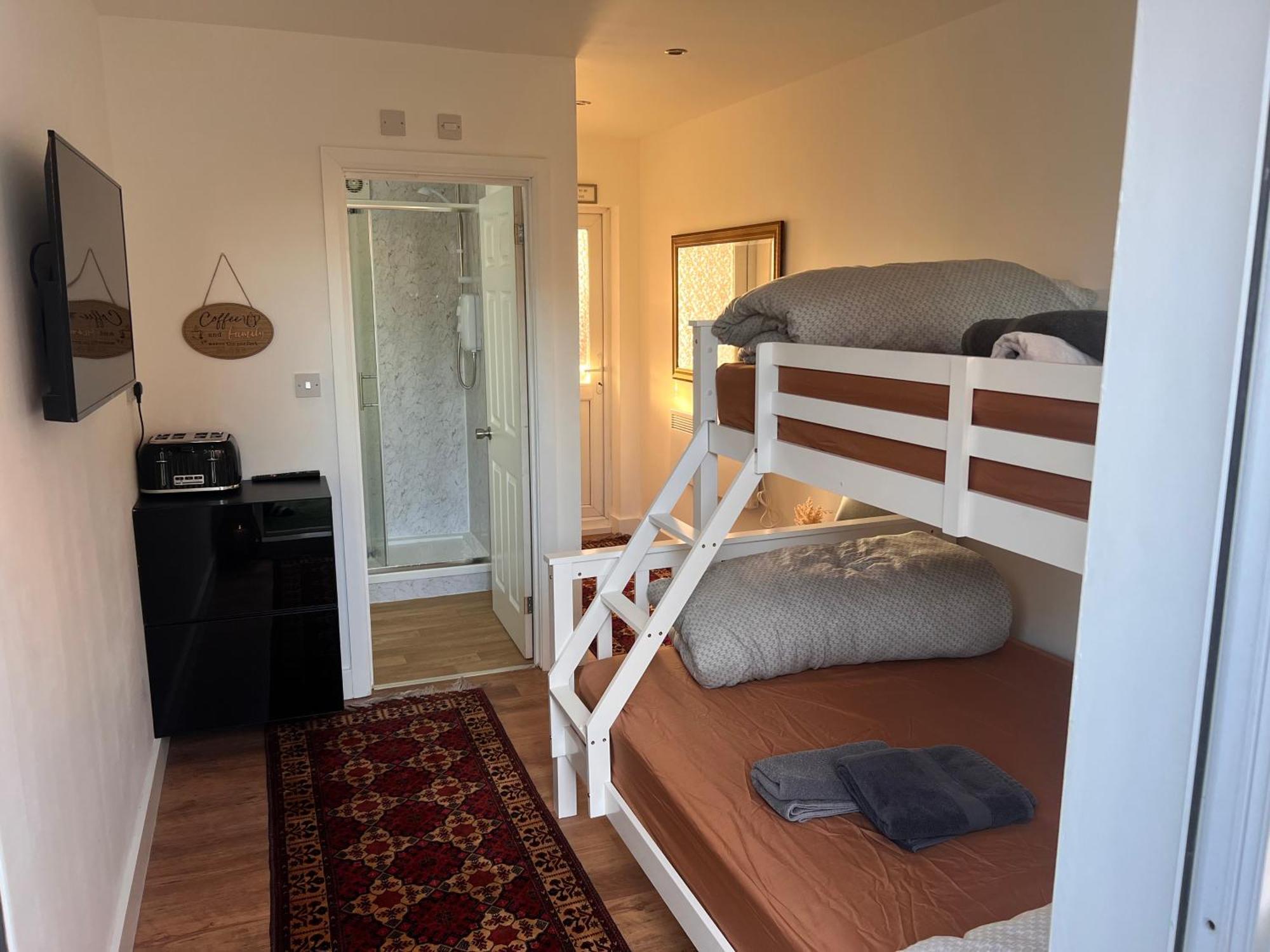 1 Bedroom & Bathroom Dorney Exterior photo