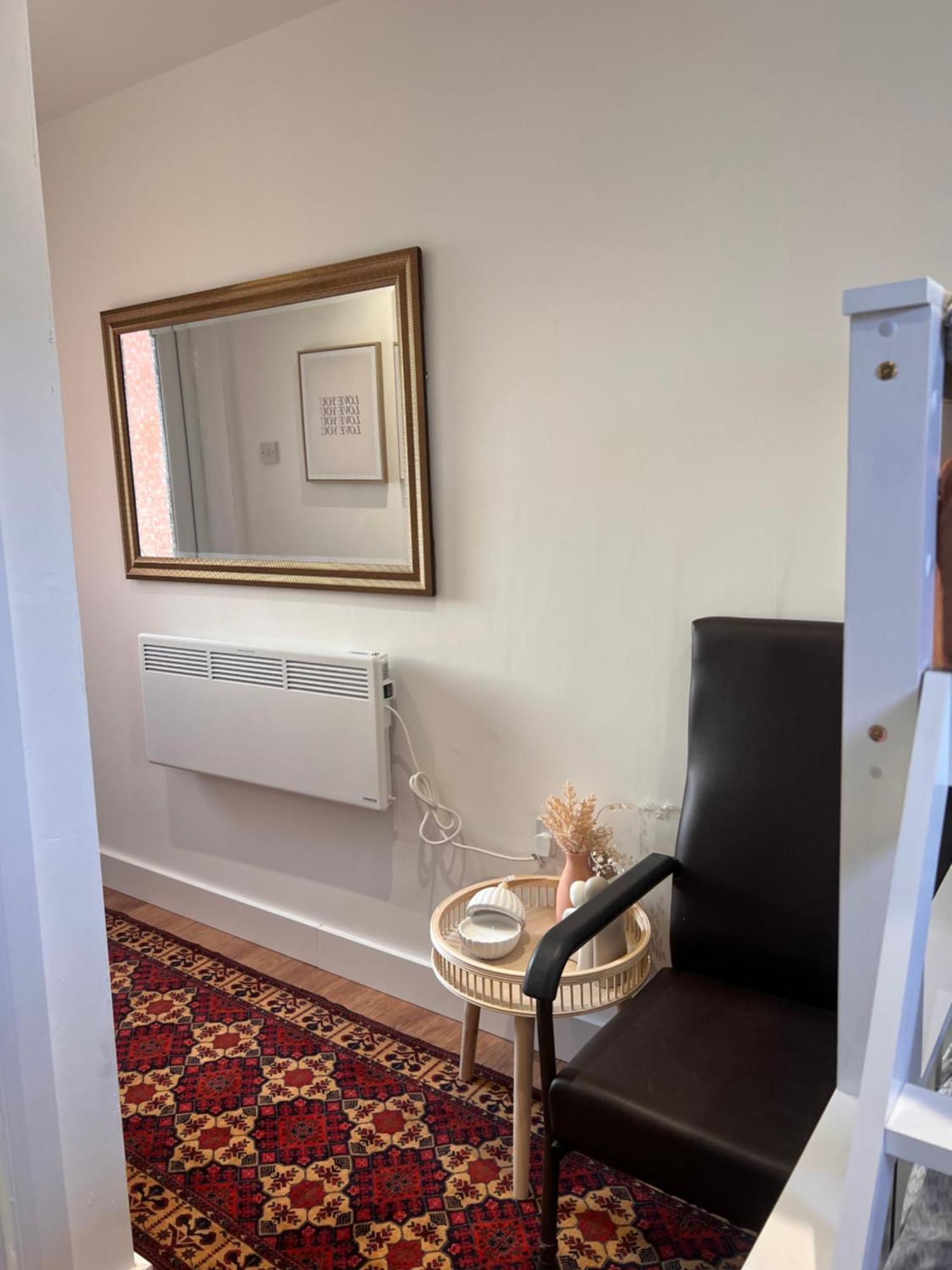 1 Bedroom & Bathroom Dorney Exterior photo